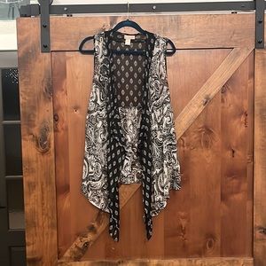 ✨BAND OF GYPSIES✨ Black Print Vest